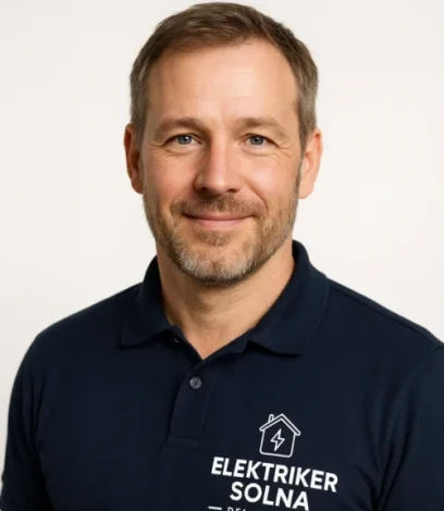 Porträtt på certifierad elektriker från Elektriker Solna – redo att hjälpa dig med elinstallationer.