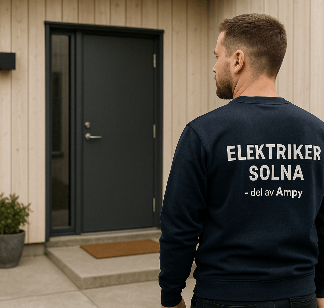 Eljour 1 Elektriker från Elektriker Solna står redo att gå in i en bostad – tydligt profilerad i arbetskläder och ska hjälpa kund med akut eljour i Solna.
